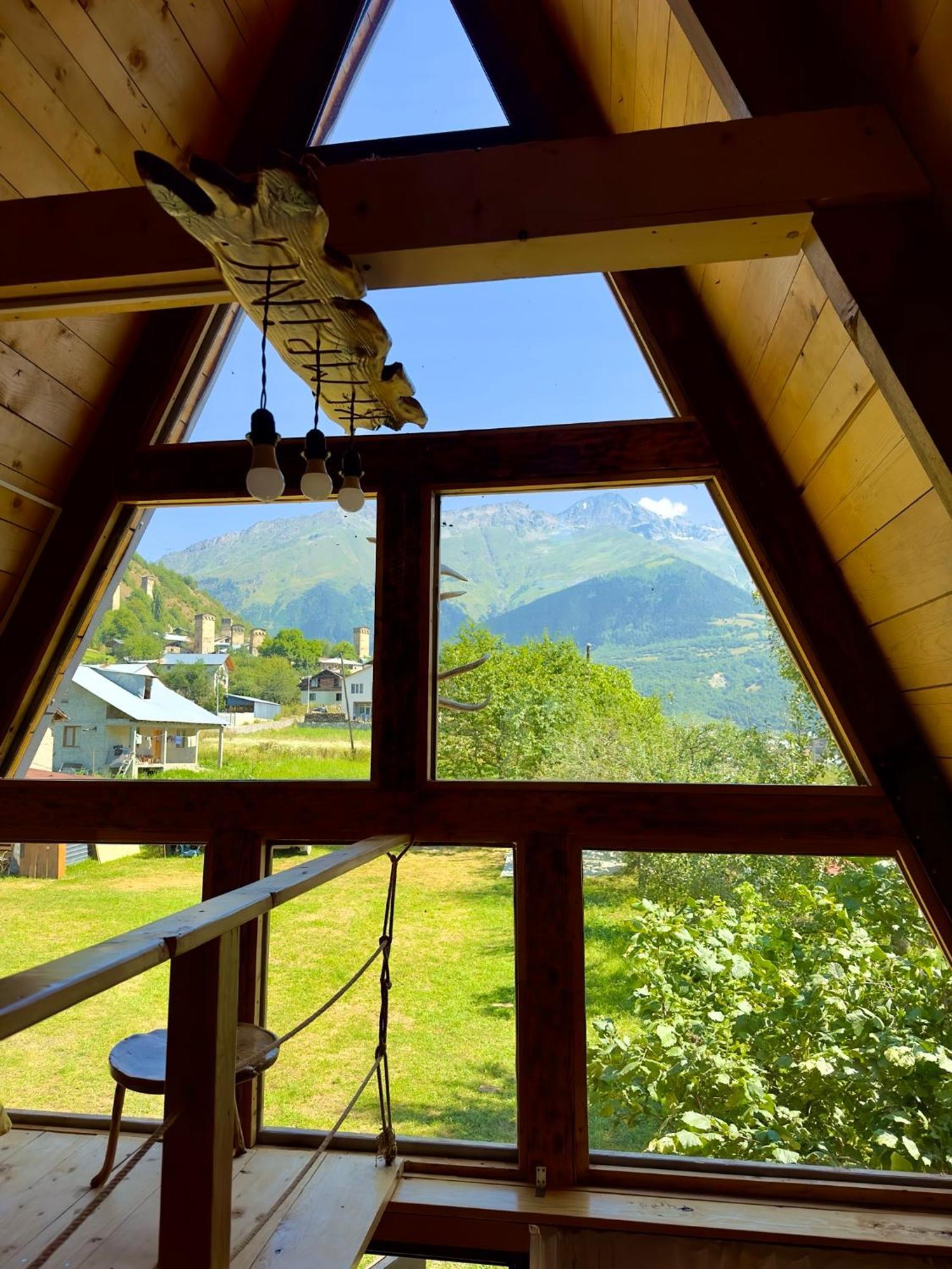 A-Frame Mestia Buitenkant foto