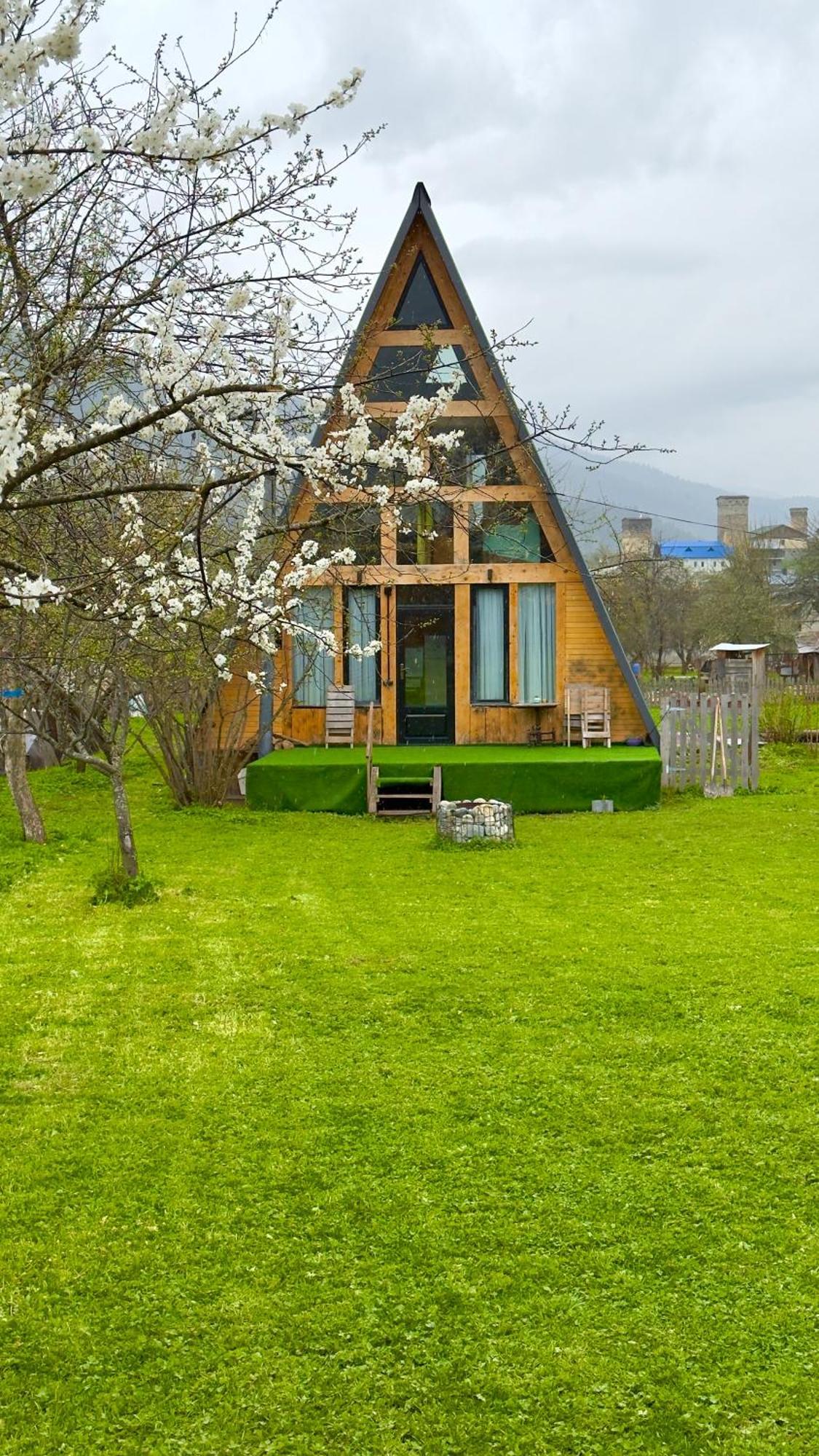 A-Frame Mestia Buitenkant foto