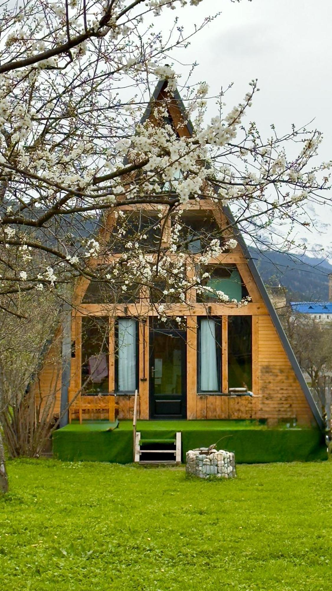 A-Frame Mestia Buitenkant foto